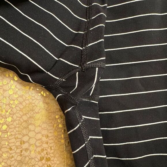 Glyder Black White Pinstriped VITAL 7/8 Yoga Leggings Large - Picture 4 of 9